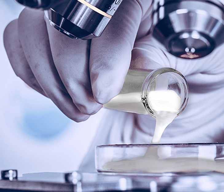 Análisis técnico de adhesivos industriales en laboratorio Gluteka - Desarrollo pegamento blanco a medida